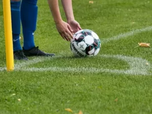 Técnico agride jogador do próprio time após expulsão na terceira divisão da Itália