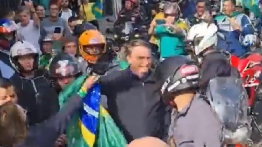  Seguranças prendem mulher que xingou Bolsonaro em Juiz de Fora  -  O Antagonista 