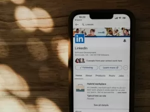 Sem avisar, LinkedIn começou a usar dados das pessoas para treinar IA