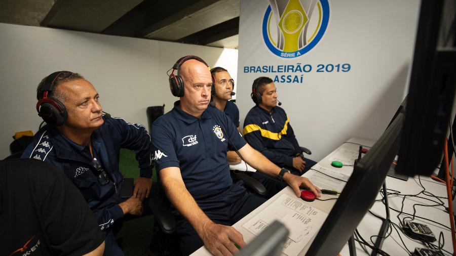 VAR: por custo e segurança tecnologia pode ser sacrificada no futebol brasileiro em 2020 - Divulgação