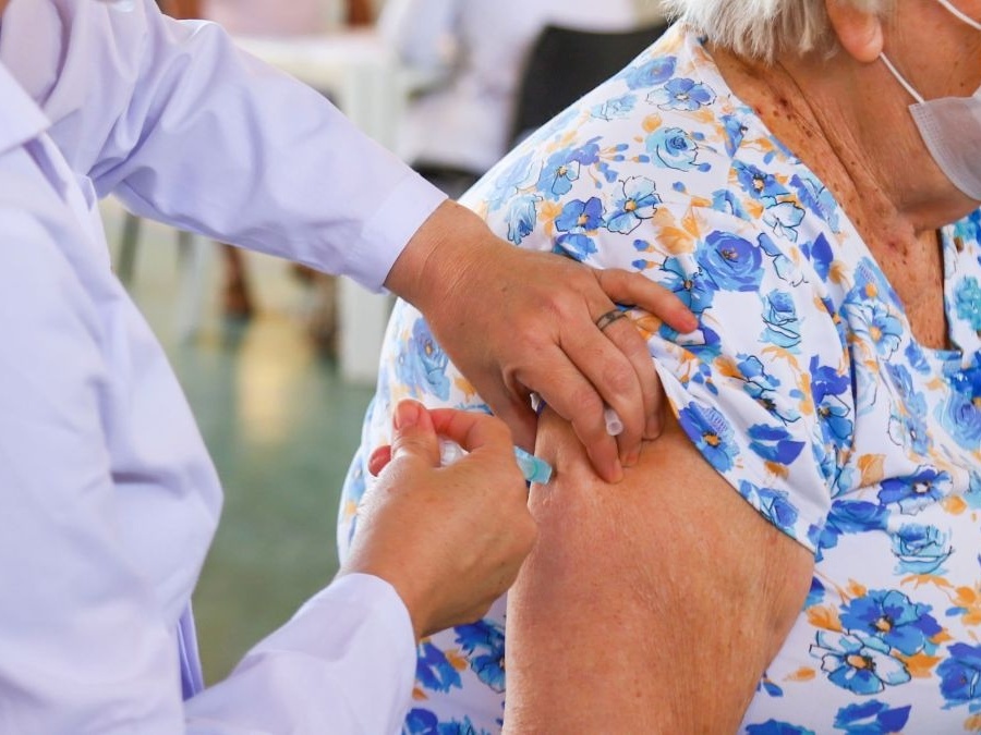 Idosa é assaltada por dupla que fingia aplicar vacina em Porto Alegre