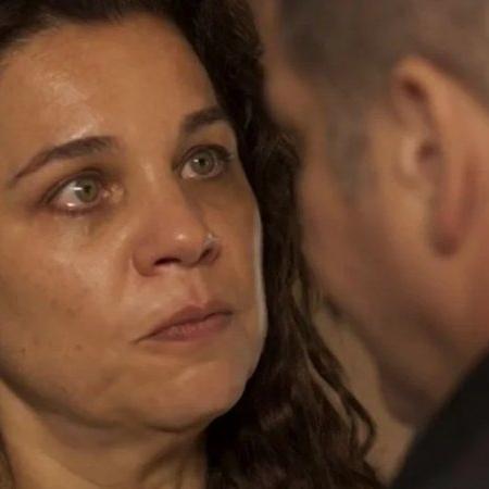 Maria Bruaca (Isabel Teixeira) nega sexo com Tenório (Murilo Benício) em "Pantanal" - TV Globo