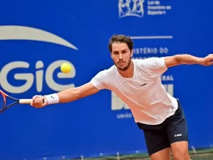 Ribeiro sofre virada e cai na semifinal em São Paulo