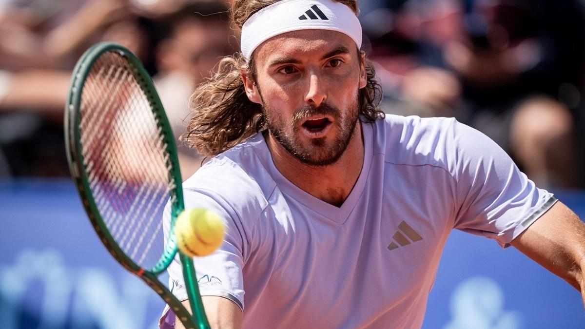 Tsitsipas tem grande recuperação no ranking e cola no top 50