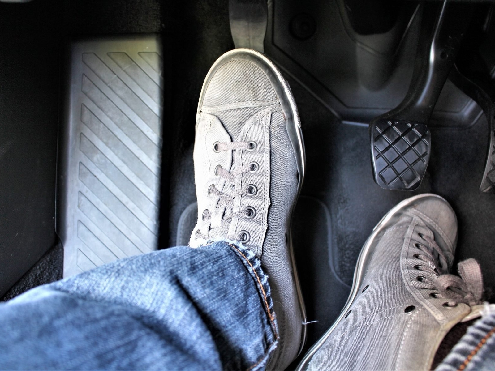 Cuidado com a embreagem: 5 erros que vão antecipar sua visita ao mecânico