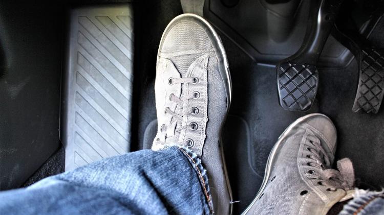 Pedal da embreagem pode dar sinais claros de problemas - Shutterstock - Shutterstock