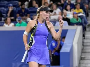 Wozniacki vence mais uma e está no caminho de Bia