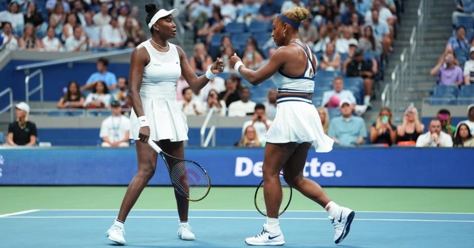 Serena e Venus encantam o público, mas caem em duelo de 3h na estreia - undefined