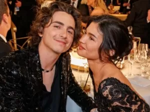 Fonte revela como é a relação de Timothée Chalamet com os filhos de Kylie Jenner, e atual status do romance