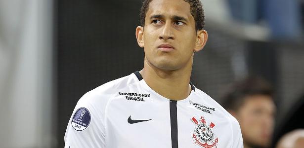 Pablo lamenta ter perdido festa com Corinthians: 'Peguei a medalha agora'