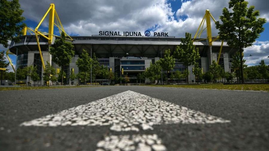 O icônico Signal Iduna Park recebe Borussia Dortmund x Schalke 04 na abertura da rodada do Campeonato Alemão após pausa pela covid-19                              -                                 INA FASSBENDER/AFP                            