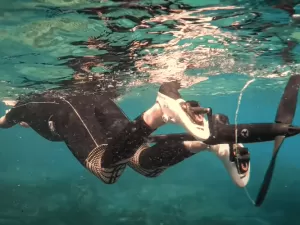 Bike subaquática promete velocidade sobre-humana, mas preço não ajuda