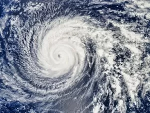 Por que o furacão Beryl é considerado histórico e tão perigoso?