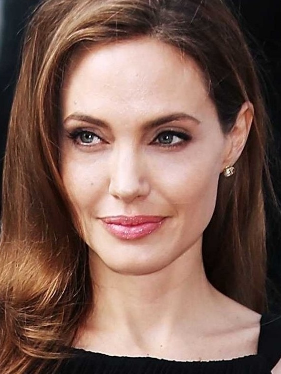 Angelina Jolie em fotografia rara com o filho mais velho