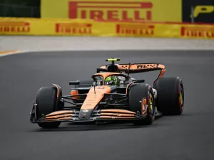 F1 AO VIVO: McLaren dá troco em Verstappen e Norris lidera em Spa; assista debate