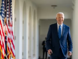 Joe Biden concede máxima honraria civil a Hillary Clinton, Messi e outras personalidades