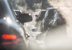 Para controlar CO2, ciclo de vida de um carro é o que mais importa - https://carsughi.uol.com.br/wp-content/uploads/2022/05/e-urgente-renovar-frota-e-reduzir-a-poluicao.jpg