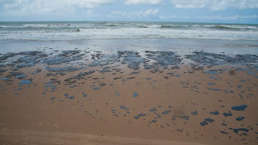 Há mais de um mês praias do Nordeste são afetadas por manchas de óleo  - Agência Brasil