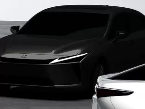 Lexus pode lançar sedã ES elétrico e dar origem a um Toyota Camry EV