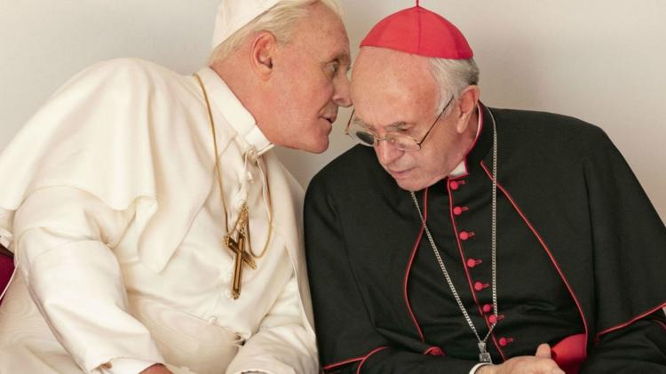 Anthony Hopkins e Jonathan Pryce lideram a Igreja no trailer de Dois Papas - -