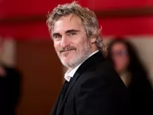 Joaquin Phoenix abandona produção de filme cinco dias antes de gravações, e site aponta motivo