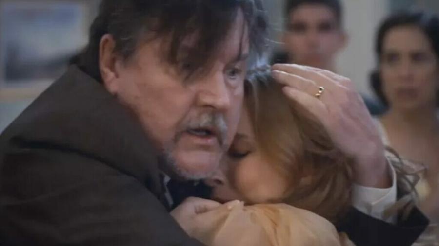 Matias (Antonio Calloni) e Isadora (Larissa Manoela) de Além da Ilusão - Reprodução - TV Globo