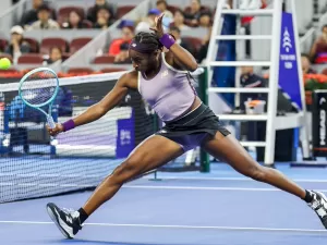 Gauff reage e vence mais uma, Osaka tem jogo adiado por chuva