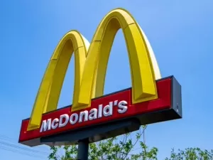 Surto de E. coli no McDonald’s tem causa descoberta nos EUA