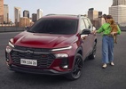 Chevrolet lança serviço de emergência para pets integrado ao OnStar - https://carsughi.uol.com.br/wp-content/uploads/2025/10/seguranca-sobre-rodas-onstar-da-chevrolet-agora-socorre-caes-e-gatos-em-emergencias.jpg