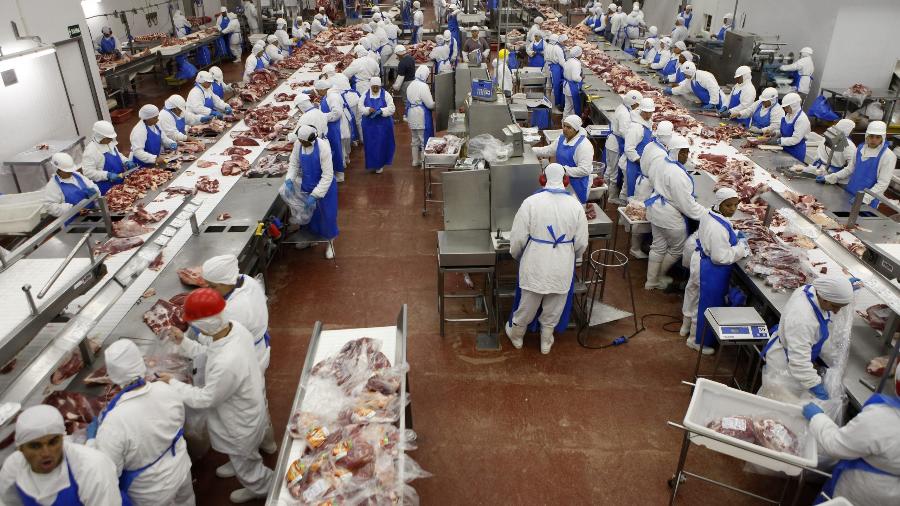 Frigoríficos brasileiros poderão voltar a exportar carne bovina in natura para o mercado americano - Paulo Whitaker/Reuters