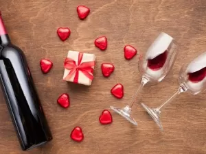 Tomar vinho faz bem para o coração mesmo? A relação da bebida com a saúde cardiovascular