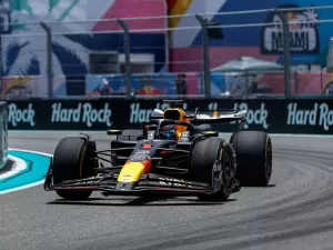 Verstappen domina e larga da pole no GP de Miami; Ferraris vêm logo atrás