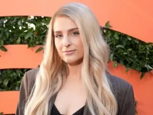 Meghan Trainor revela que “não consegue mais sorrir”, e explica motivo; assista