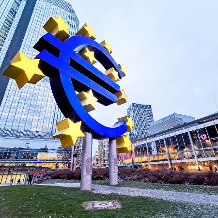 Pesquisa do Banco Central Europeu projeta inflação em 6% e crescimento de 2,9% este ano, ante expectativa de 4,2% na pesquisa anterior - Shuttertsock
