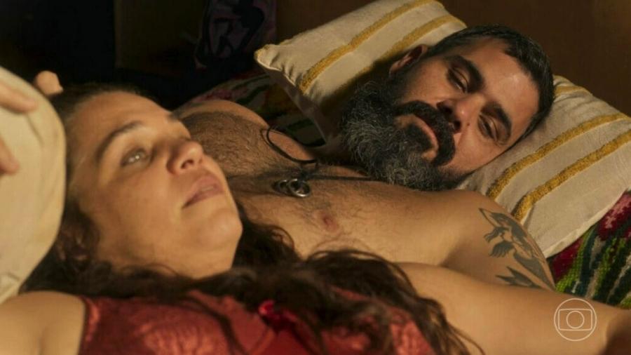 Alcides (Juliano Cazarré) e Maria Bruaca (Isabel Teixeira) na novela Pantanal - Reprodução/TV Globo 