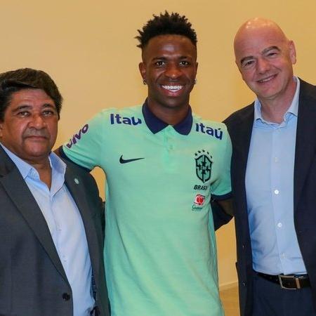 Infantino com Vini Junior e Ednaldo Rodrigues