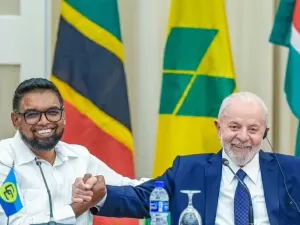 Em Georgetown, Lula tem reunião bilateral com Mohamed Irfaan Ali, presidente da Guiana