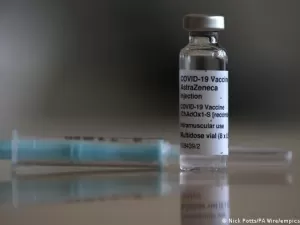 AstraZeneca retira sua vacina contra covid-19 do mercado
