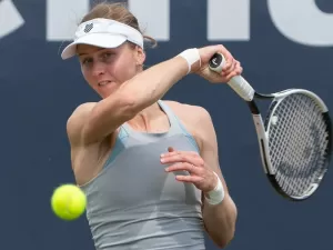 Samsonova volta às quartas no Canadá, Azarenka abandona