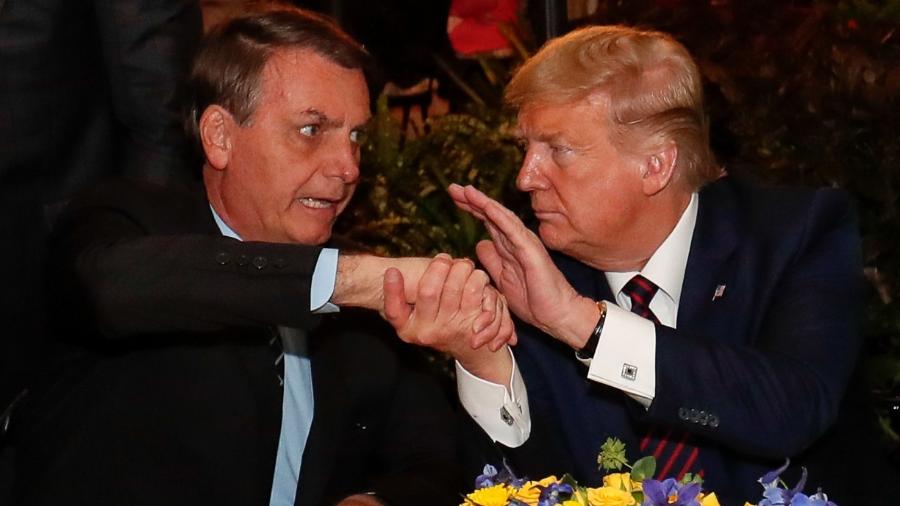 Bolsonaro e Trump em jantar, na Flórida: duas origens tão diferentes, dois destinos tão iguais                              - ALAN SANTOS/PR                            