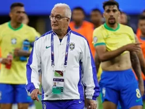 'Jogadores do Brasil não estão confiantes', diz PVC sobre trocas de Dorival