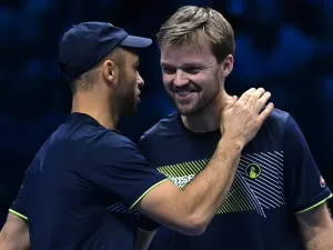 Krawietz e Puetz salvam match-point e vão à final de duplas