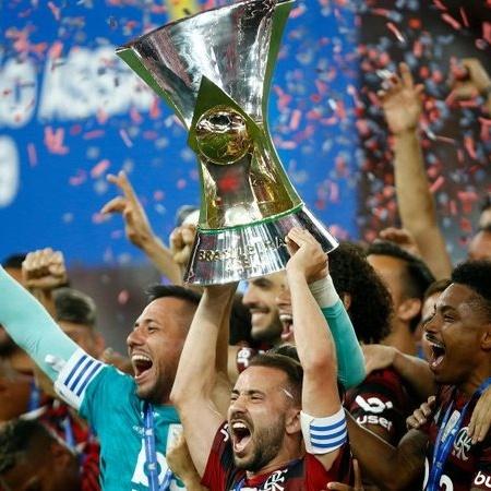 Elenco do Flamengo comemorando título de Campeão Brasileiro de 2019 - GettyImages