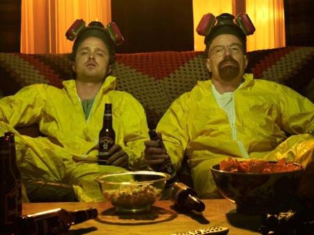 Aaron Paul e Bryan Cranston em "Breaking Bad", uma das séries da era de ouro da TV americana, tema do livro "Séries" - Reprodução / Internet