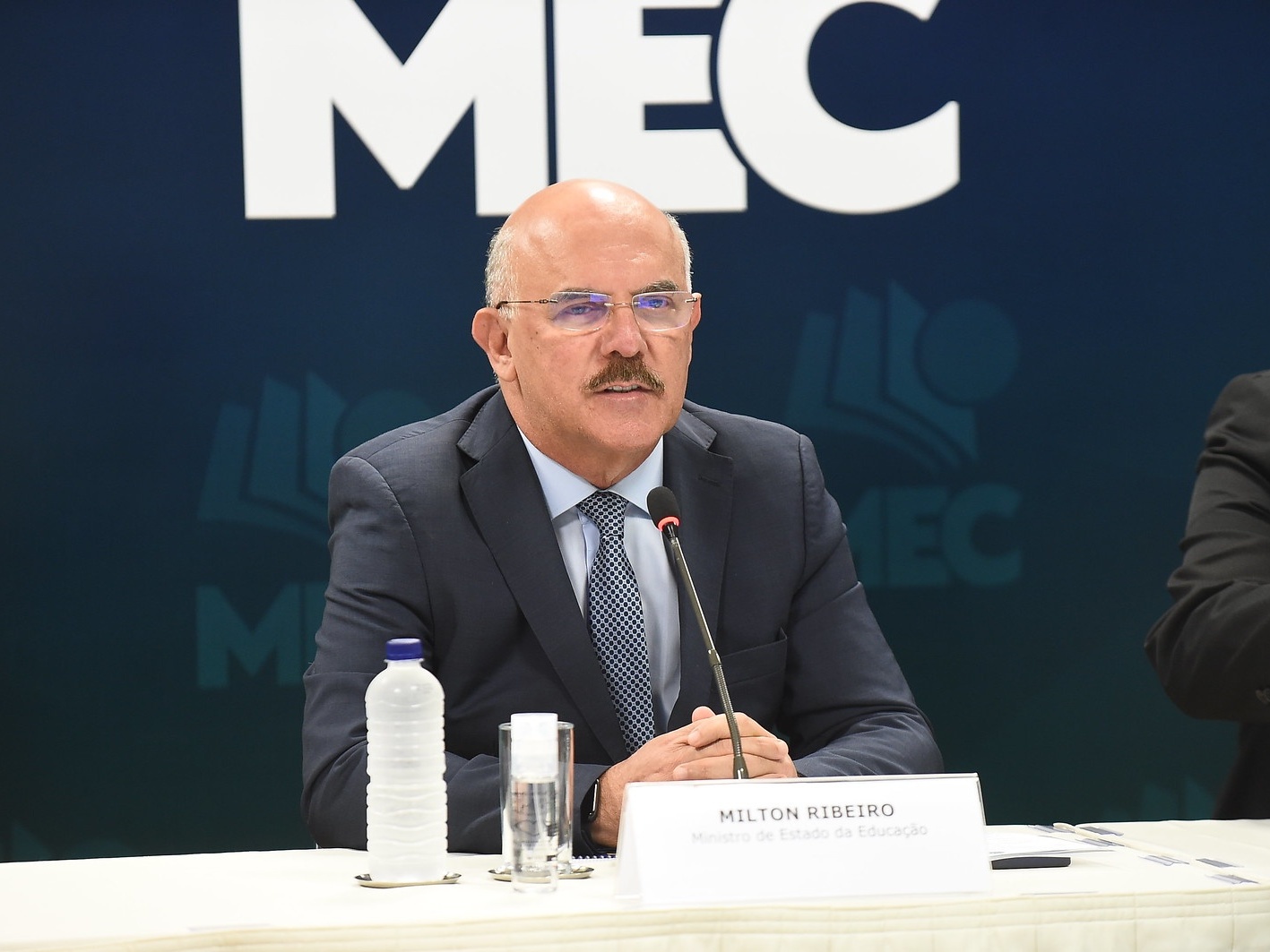 Em meio a escândalos, Ministério da Educação opera no modo 'liberou geral'