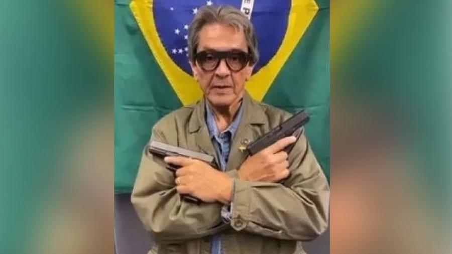 O ex-deputado federal Roberto Jefferson (PTB) atirou em agentes da Polícia Federal que foram à sua casa neste domingo (23). Foto: Reprodução/Twitter - O ex-deputado federal Roberto Jefferson (PTB) atirou em agentes da Polícia Federal que foram à sua casa neste domingo (23). Foto: Reprodução/Twitter