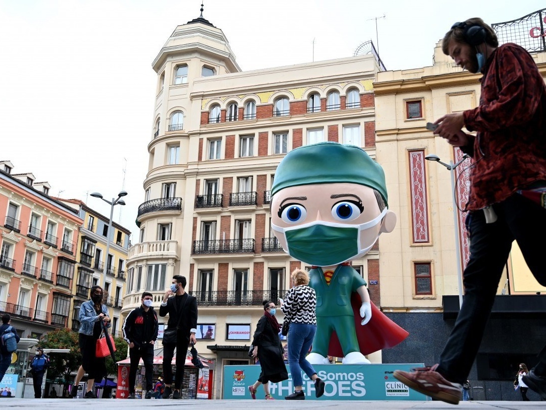 Embaixada do Brasil em Madri fecha as portas após "festa da covid"