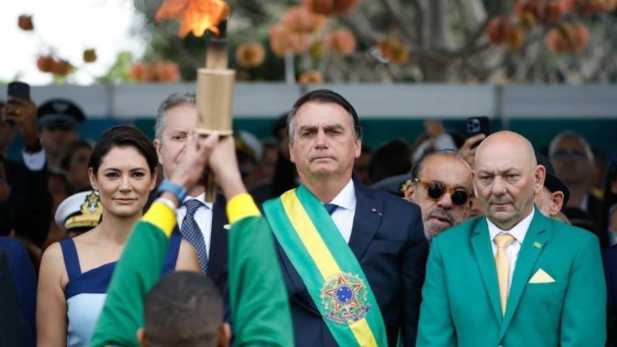 O presidente Jair Bolsonaro, ao lado do empresário Luciano Hang, no desfile de 7 de Setembro, em Brasília - Alan Santos/PR                            