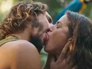 Mania de Você: Nicolas Prattes e Agatha Moreira dão beijão em cena quente, intriga web com ‘língua’ e até Sabrina Sato reage; assista