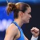 Sakkari se imp&otilde;e contra Osaka e vence a primeira na temporada